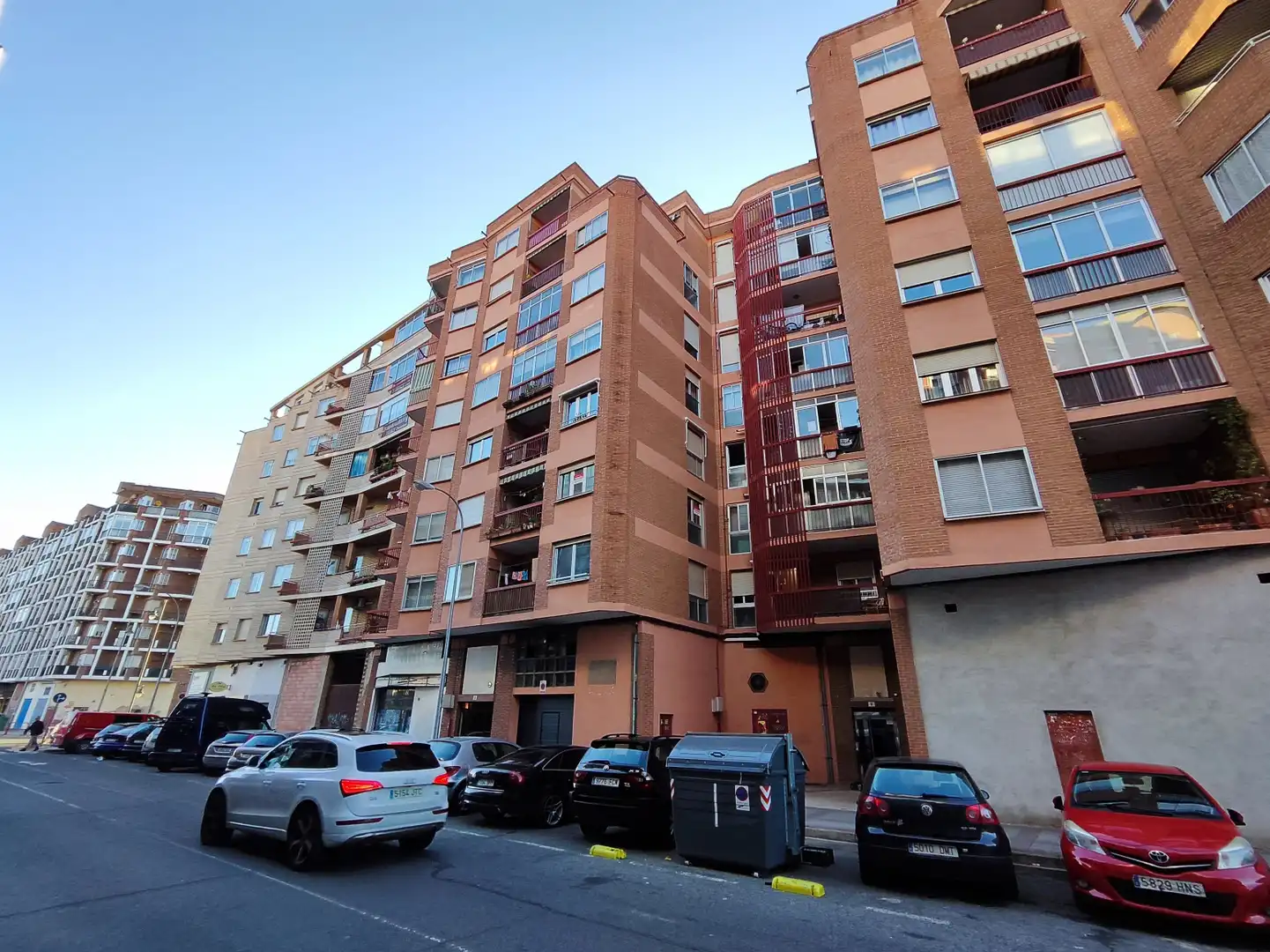 Vista exterior de Pis en venda en  Logroño amb Calefacció, Parquet i Balcó