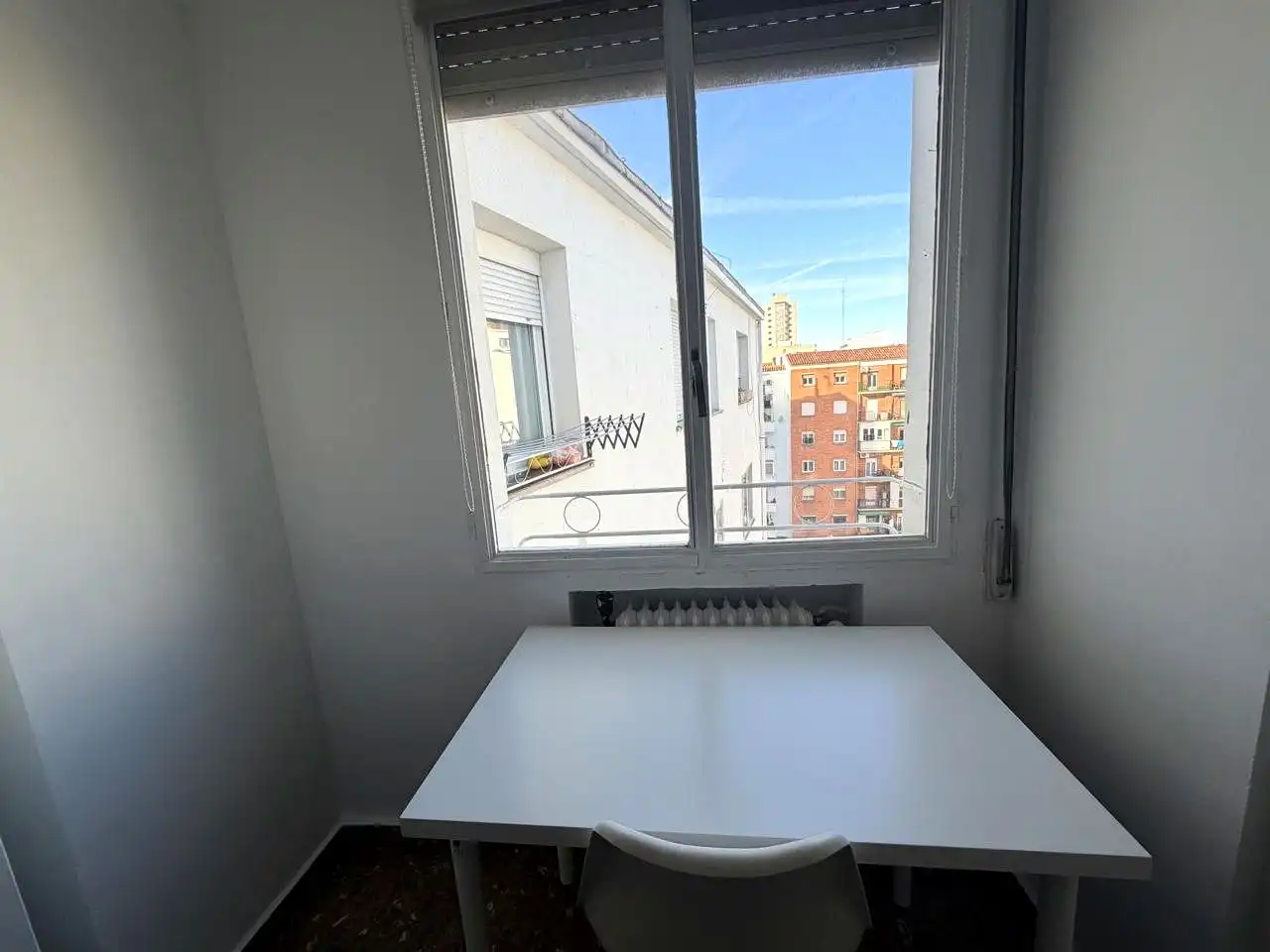 Habitación de Piso de alquiler en  Logroño con Calefacción, Terraza y Amueblado