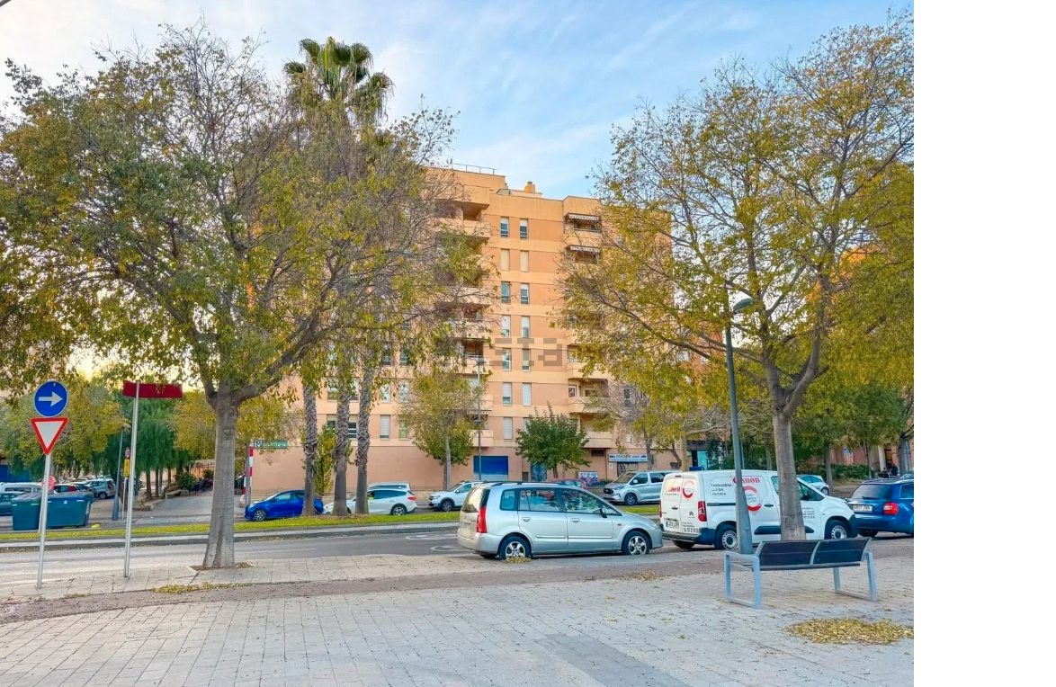 Vista exterior de Pis en venda en Reus amb Calefacció, Moblat i Forn