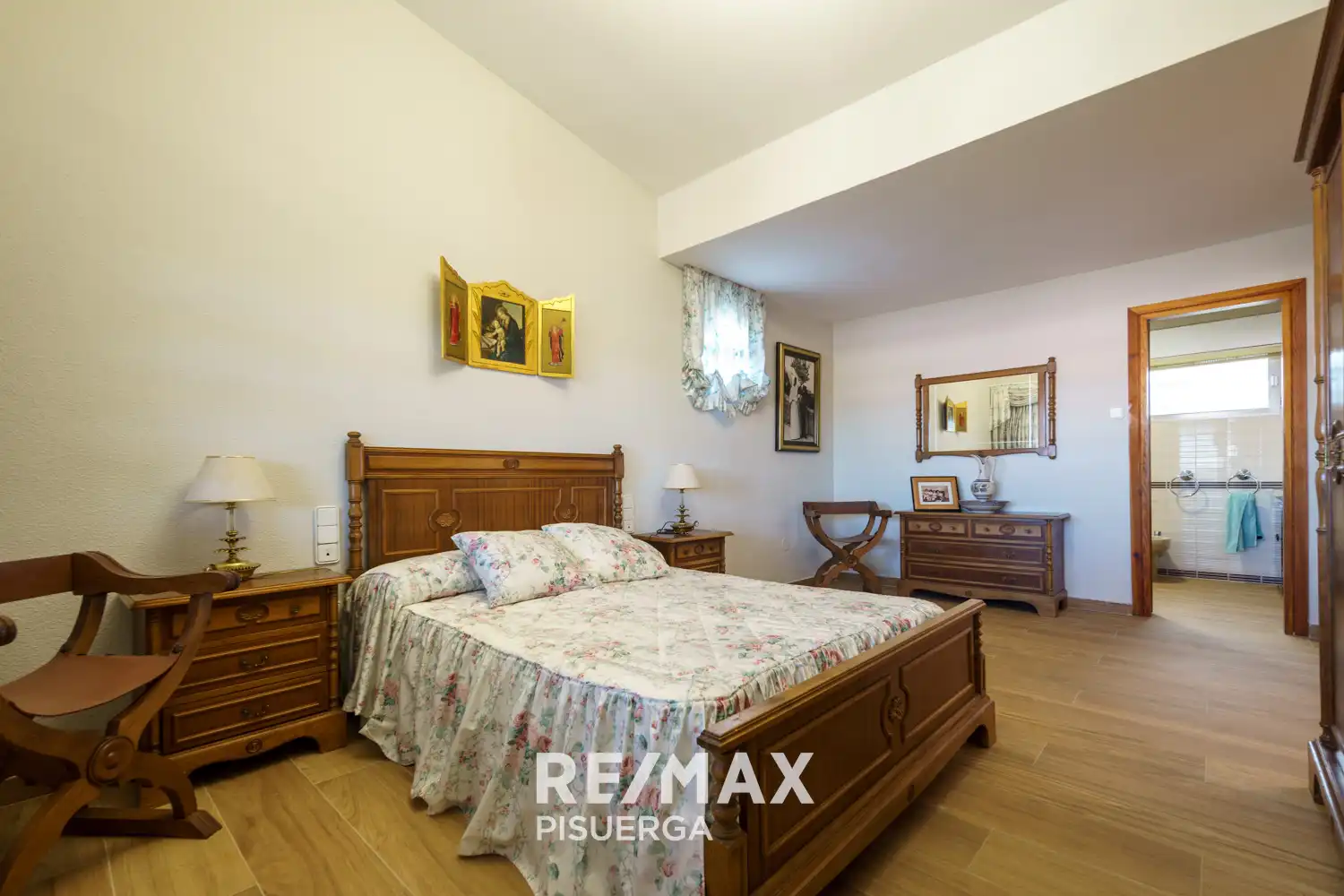 Dormitori de Casa o xalet en venda en Tudela de Duero amb Calefacció, Jardí privat i Terrassa