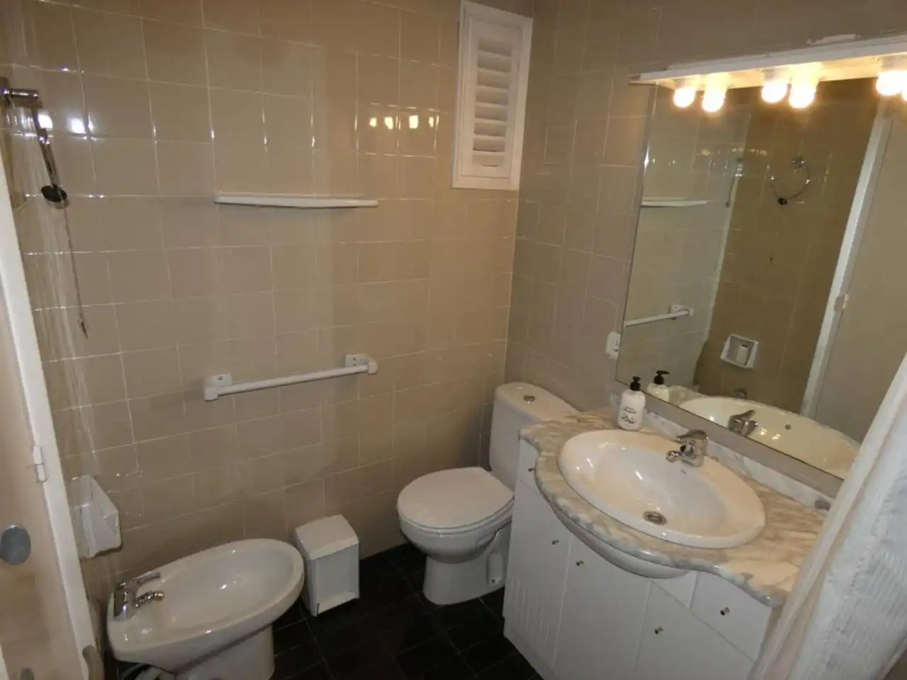 Bathroom of Flat for sale in Sant Feliu de Guíxols  with Terrace and Community pool