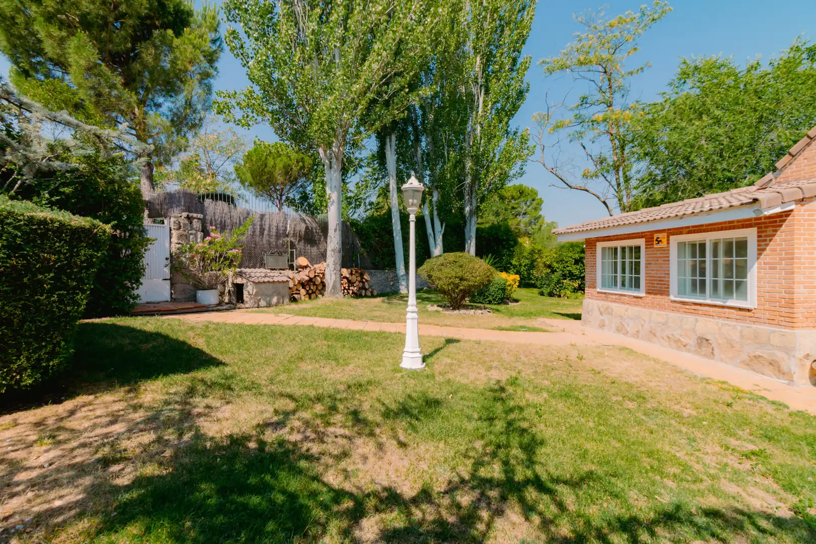 Jardí de Casa o xalet en venda en Las Rozas de Madrid amb Calefacció, Jardí privat i Parquet