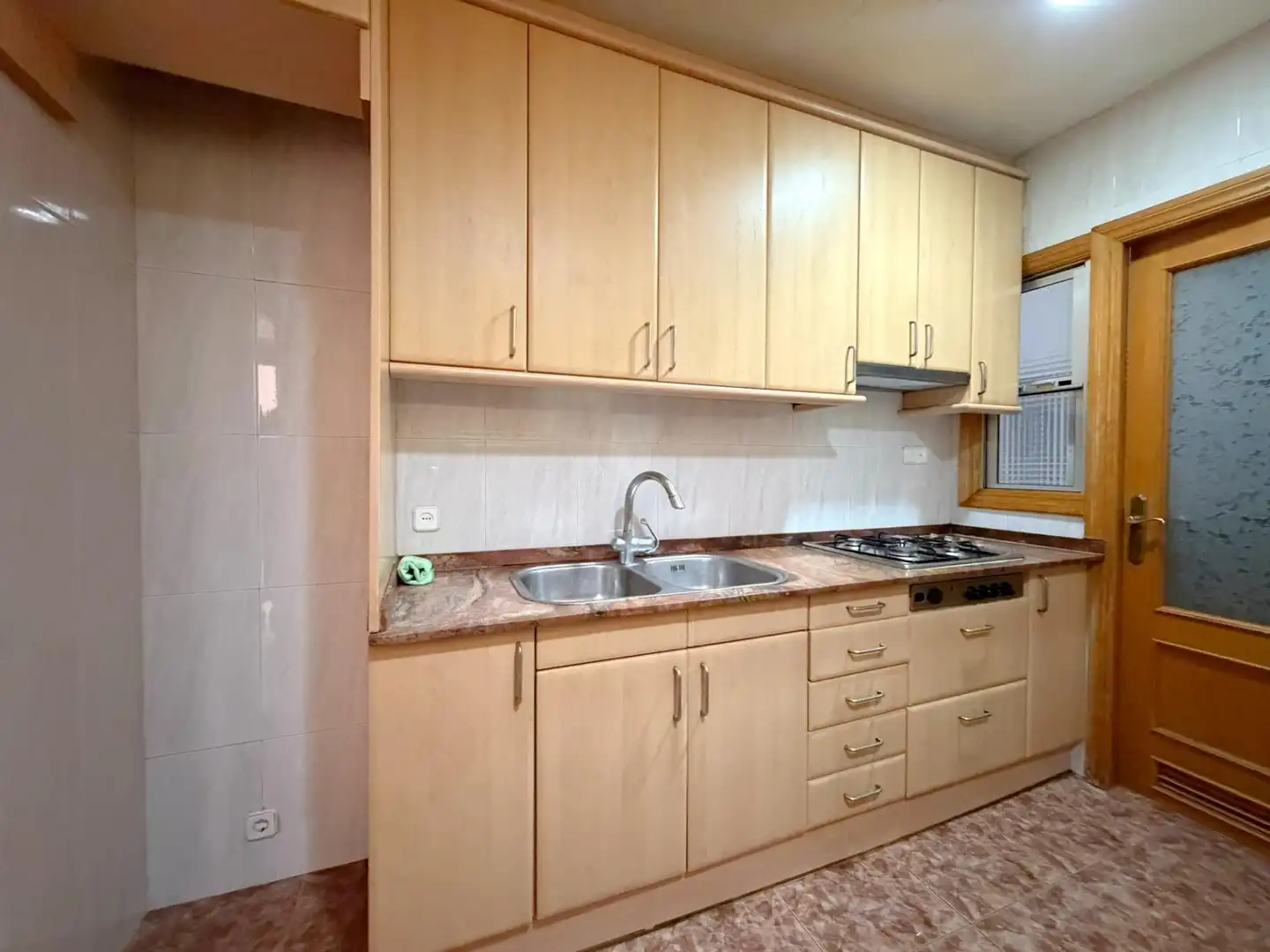 Küche von Wohnung zum Verkauf in L'Hospitalet de Llobregat mit Balkon