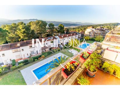 Außenansicht von Dachboden zum verkauf in Girona Capital mit Terrasse, Schwimmbad und Balkon