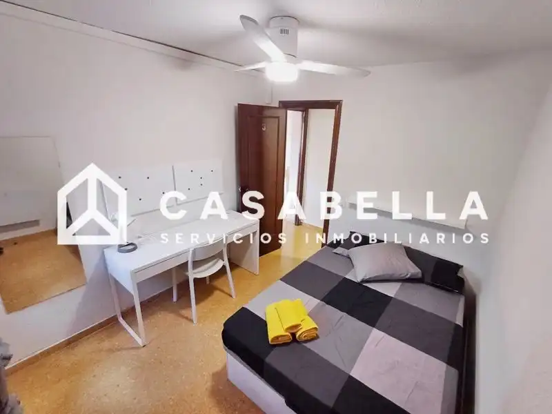 Schlafzimmer von Wohnung zur Miete in Valencia mit Klimaanlage, Heizung und Möbliert
