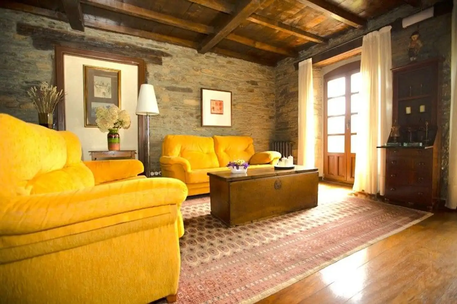 Sala d'estar de Finca rústica en venda en Castroverde amb Aire condicionat, Jardí privat i Terrassa
