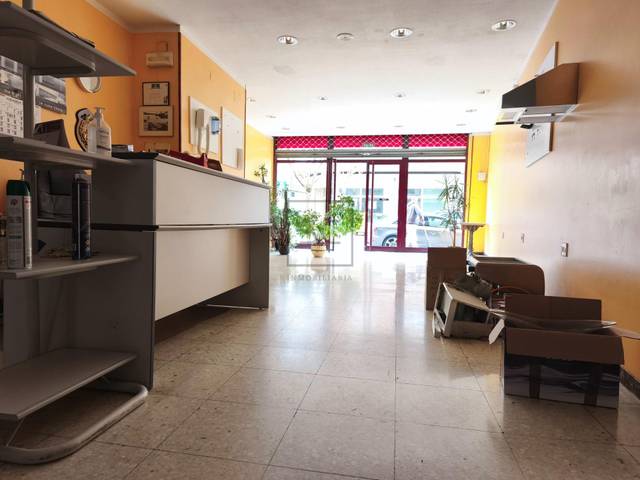 Local comercial en Alquiler en Porta Nova