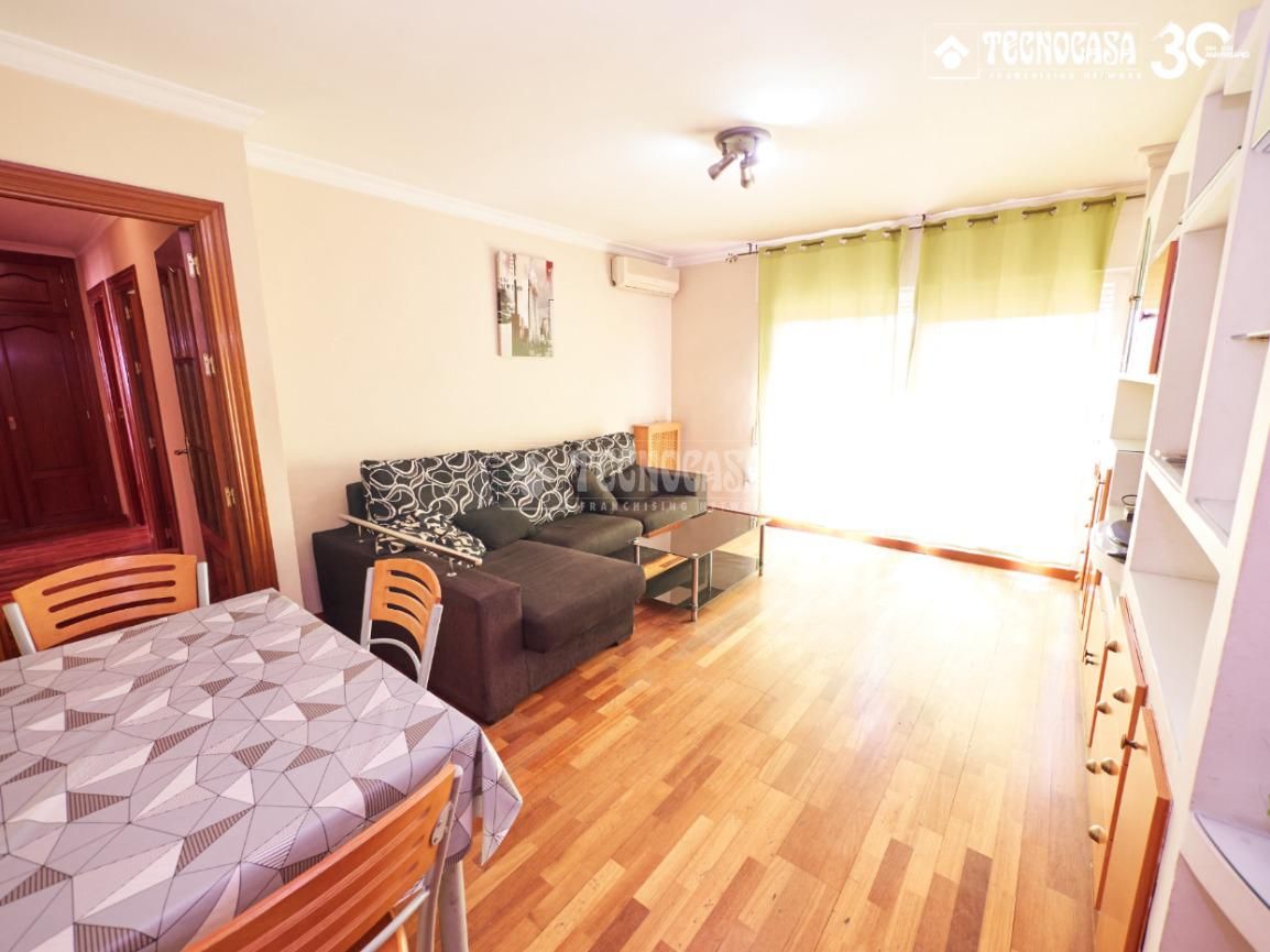 Living room of Flat to rent in  Granada Capital  with Heating and Balcony