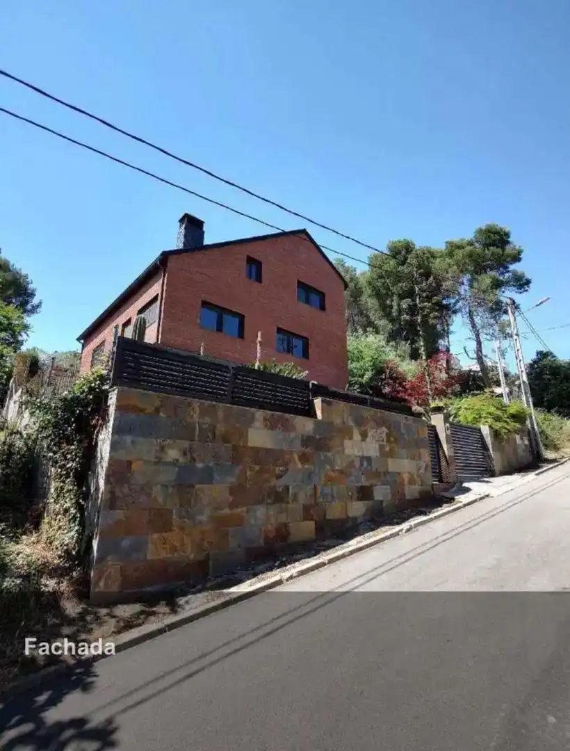 Vista exterior de Casa o xalet en venda en Els Hostalets de Pierola amb Aire condicionat