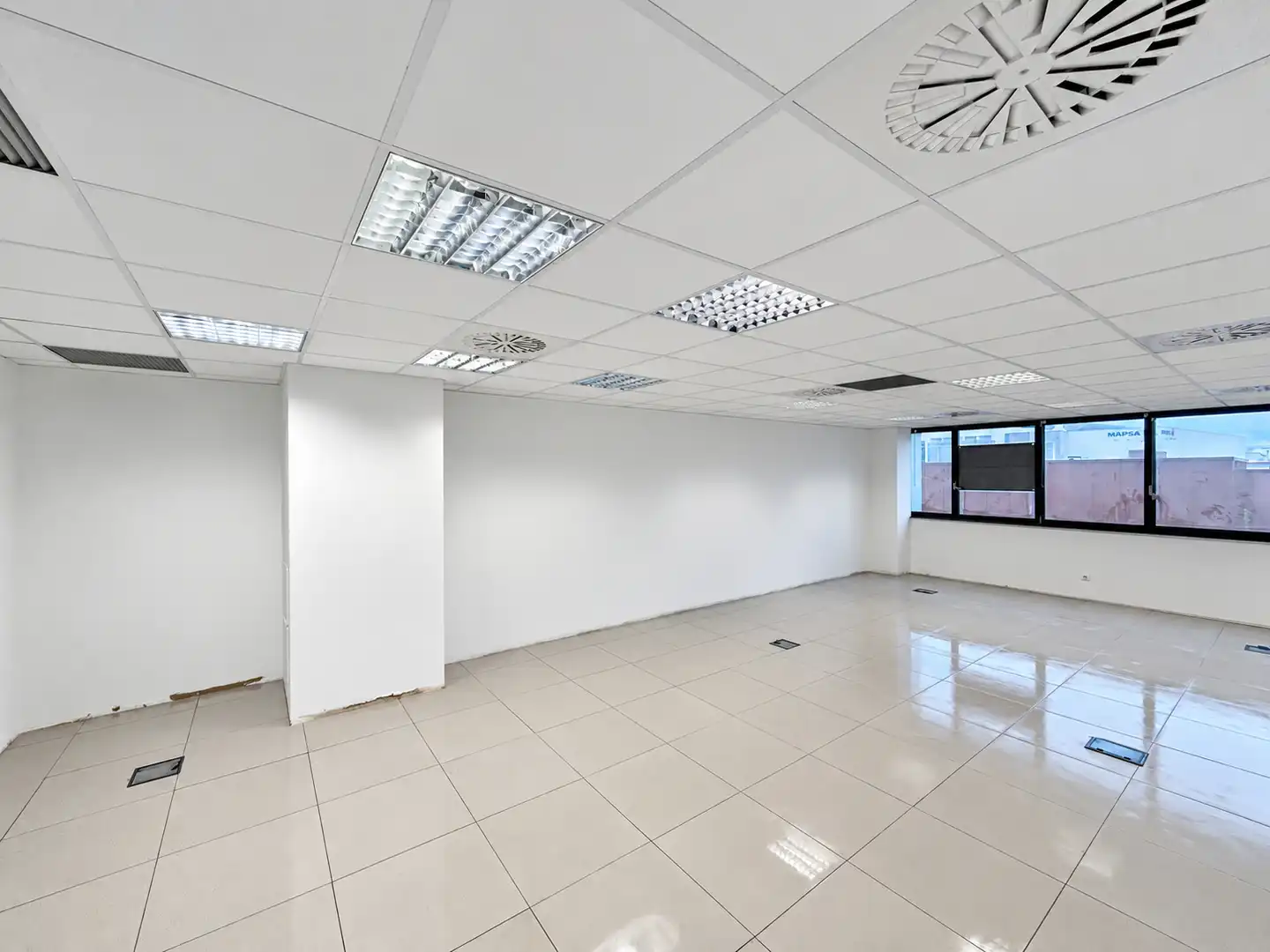 Office space with lift to rent in Polígono Parque Empresarial la Muga 11, imagen 20