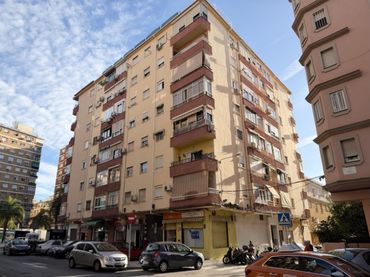 Piso con ascensor en venta en Calle César Arbasia 32