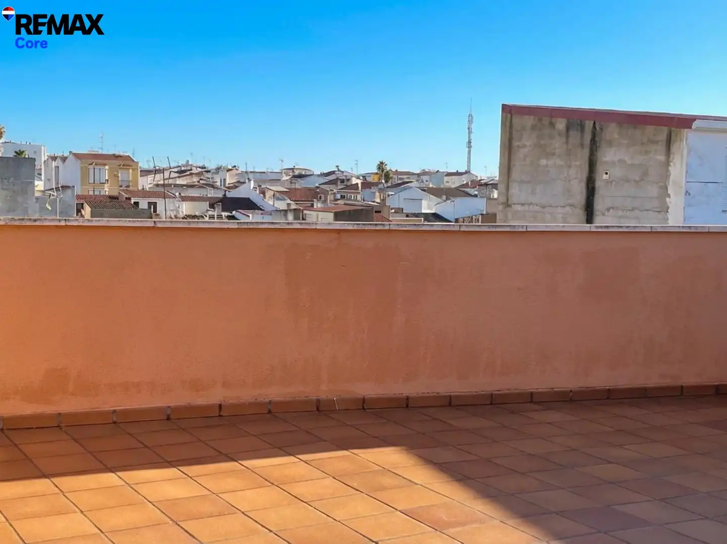 Terrasse von Einfamilien-Reihenhaus zum Verkauf in Montijo mit Klimaanlage, Heizung und Terrasse