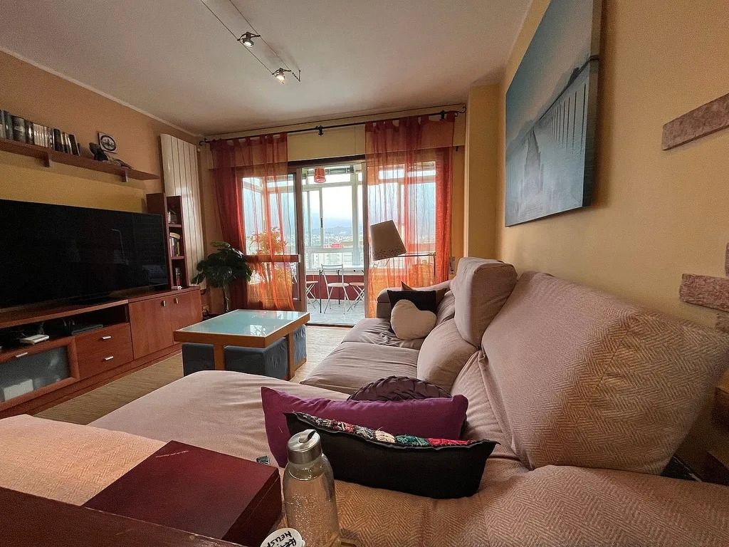 Sala de estar de Piso en venta en Vigo  con Calefacción, Parquet y Trastero