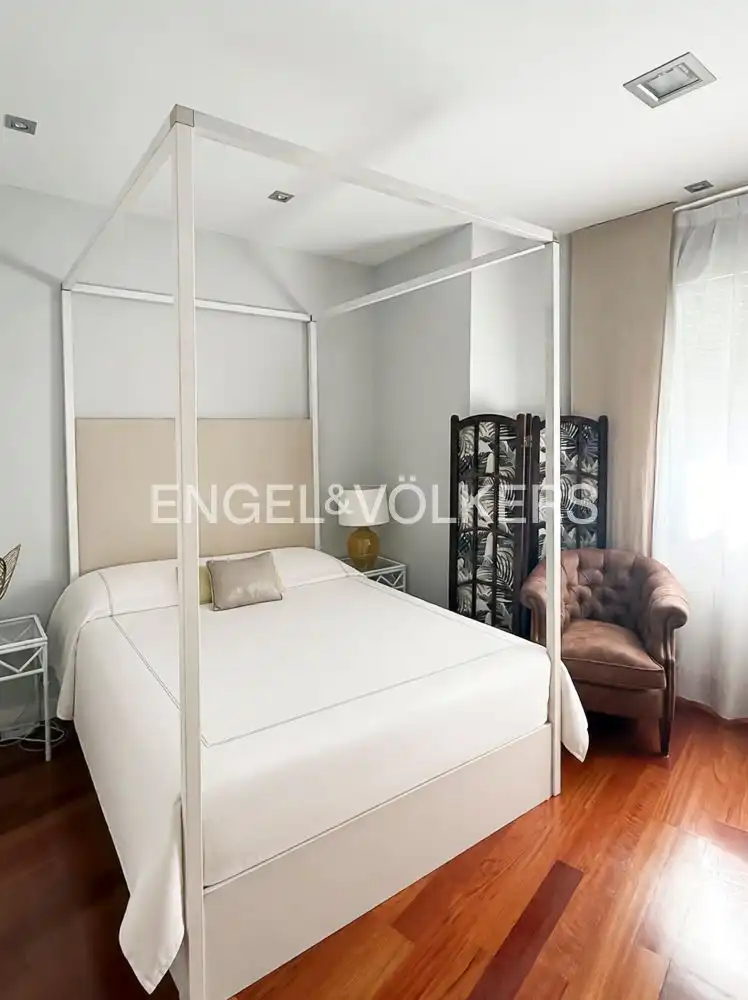 Schlafzimmer von Wohnung zur Miete in Madrid mit Klimaanlage, Heizung und Möbliert