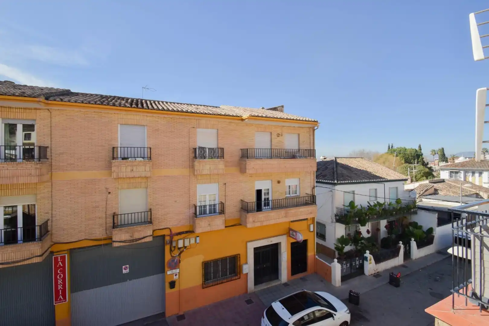 Vista exterior de Edificio en venta en Huétor Vega