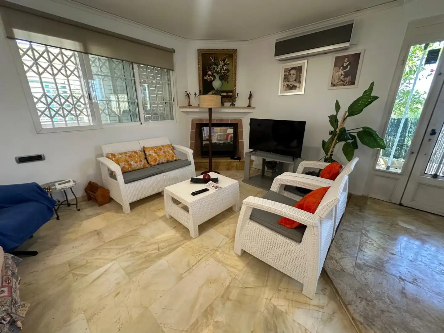 Sala d'estar de Casa adosada en venda en Castellón de la Plana / Castelló de la Plana amb Aire condicionat, Calefacció i Terrassa