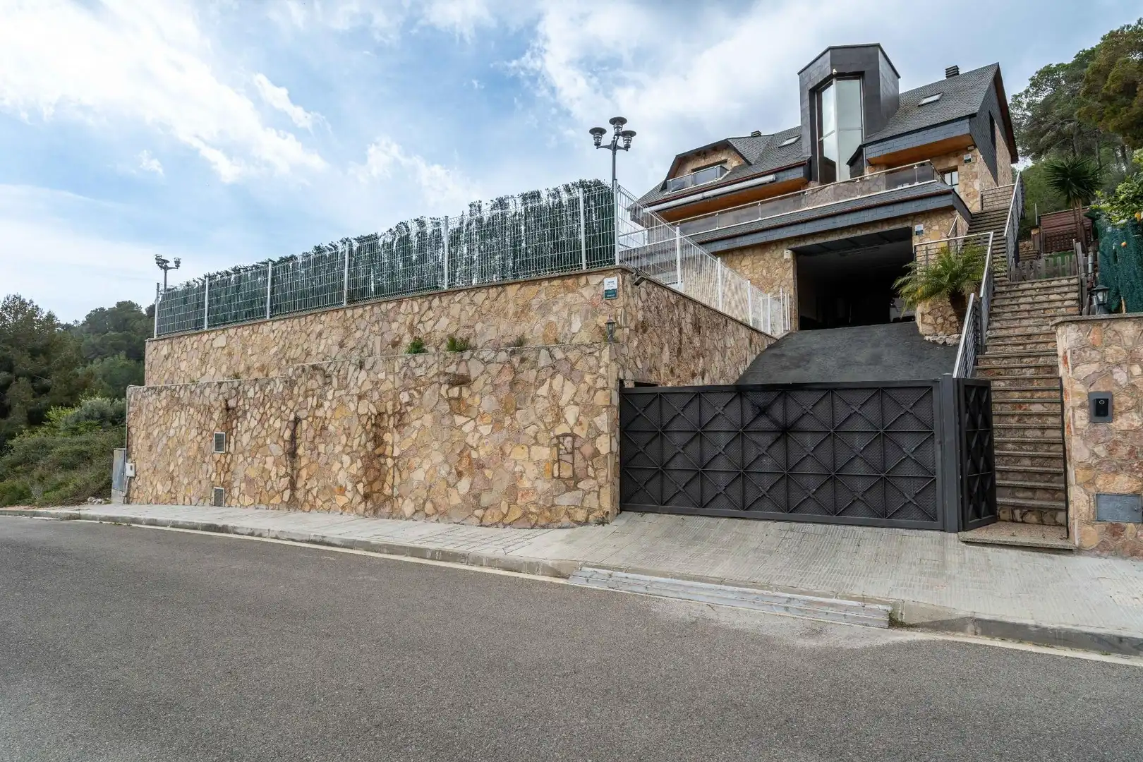 Vista exterior de Casa o xalet en venda en El Vendrell amb Calefacció, Jardí privat i Terrassa