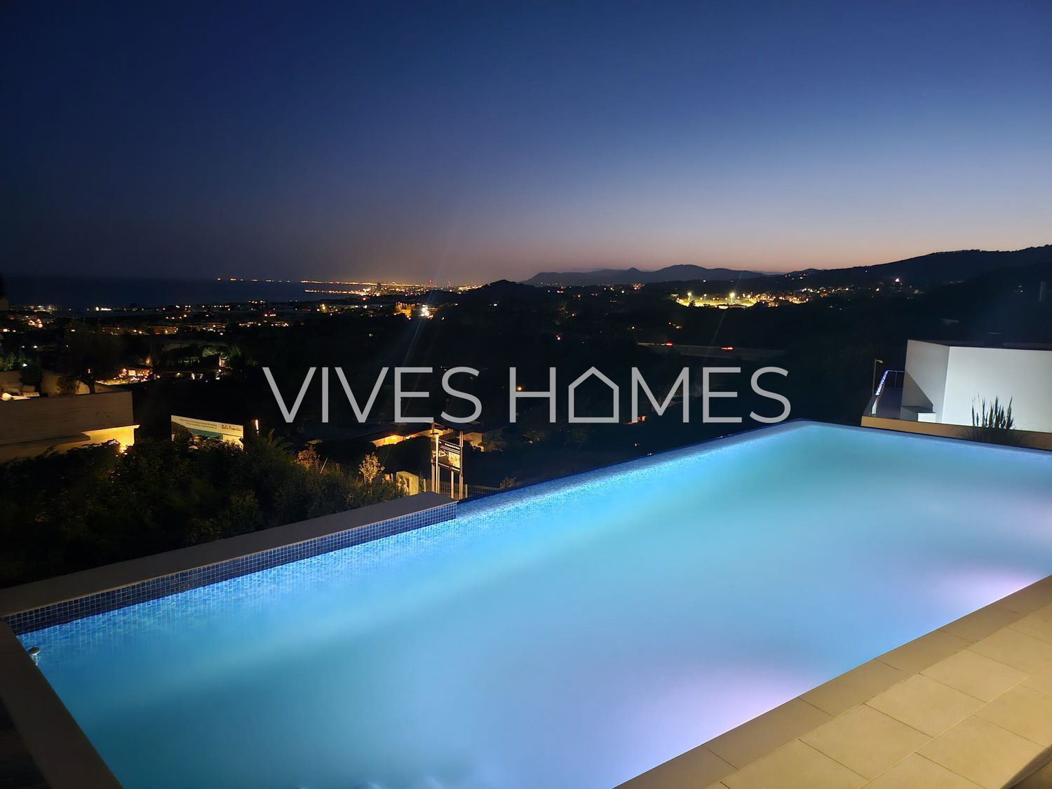 Exterior view of House or chalet for sale in Sant Vicenç de Montalt  with Air Conditioner, Heating and Private garden