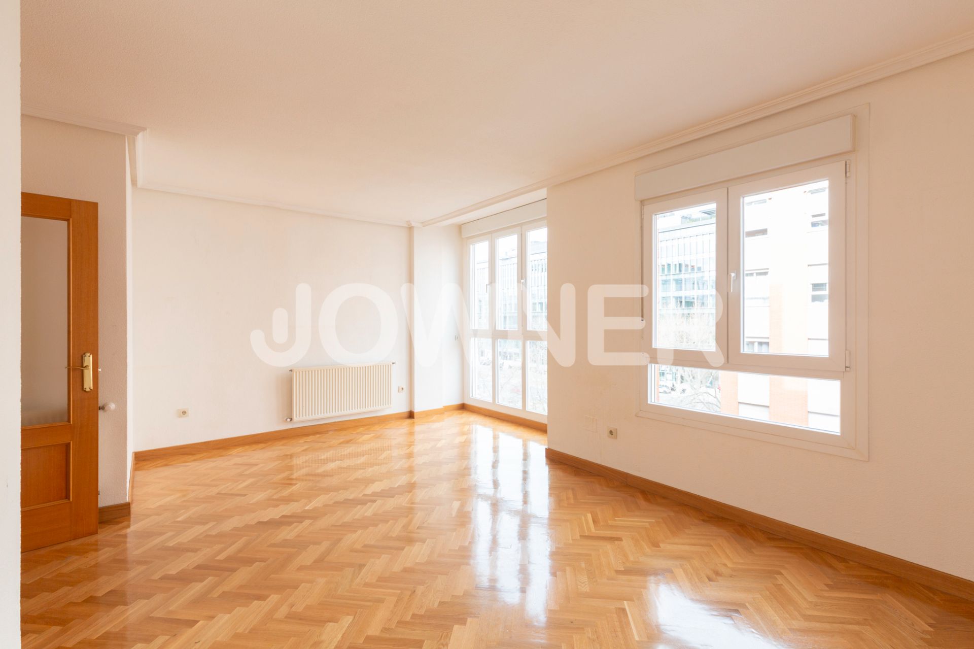 Living room of Flat for rent in  Madrid Capital  with Air Conditioner, Heating and Parquet flooring