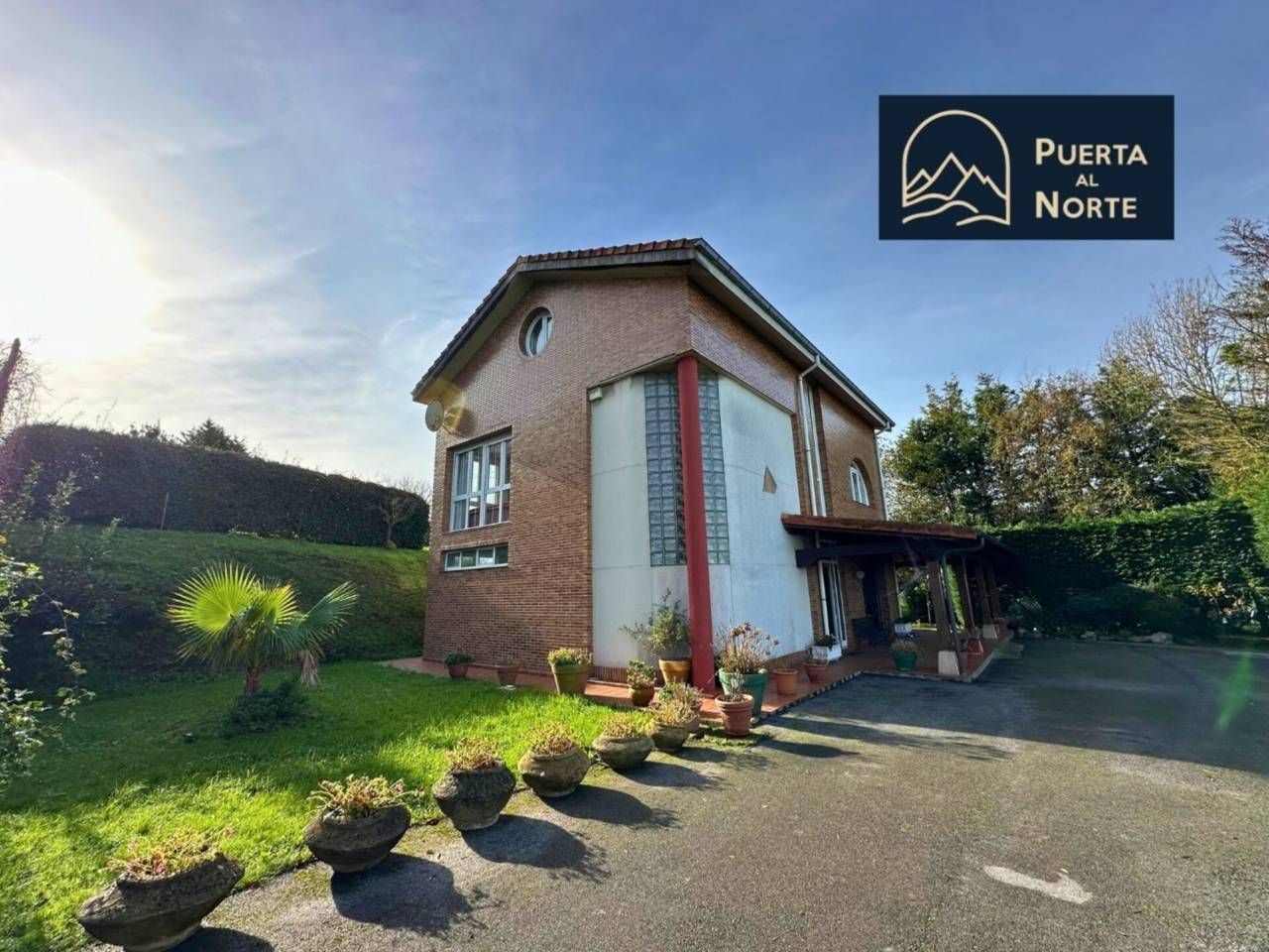 Vista exterior de Casa o xalet en venda en Santander amb Calefacció, Jardí privat i Terrassa