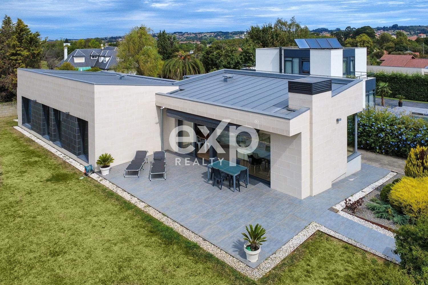 Vista exterior de Casa o xalet en venda en Gijón  amb Calefacció, Jardí privat i Terrassa