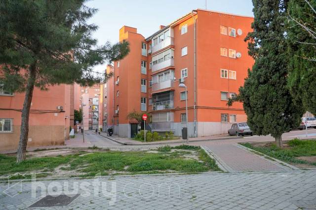 Piso en Venta en Villalobos, . en Palomeras Sureste