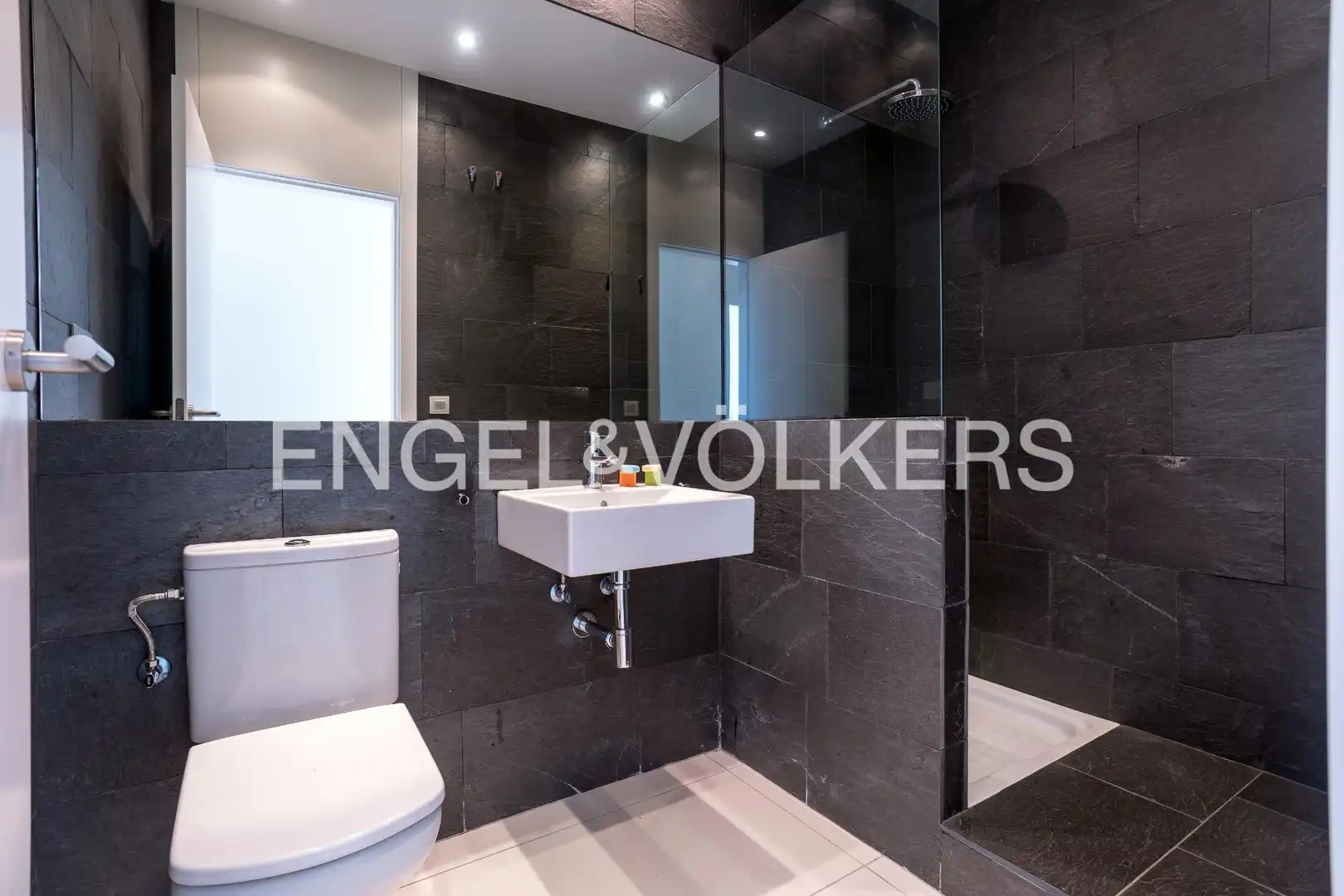 Baño de Casa o chalet en venta en Bareyo con Calefacción, Jardín privado y Terraza