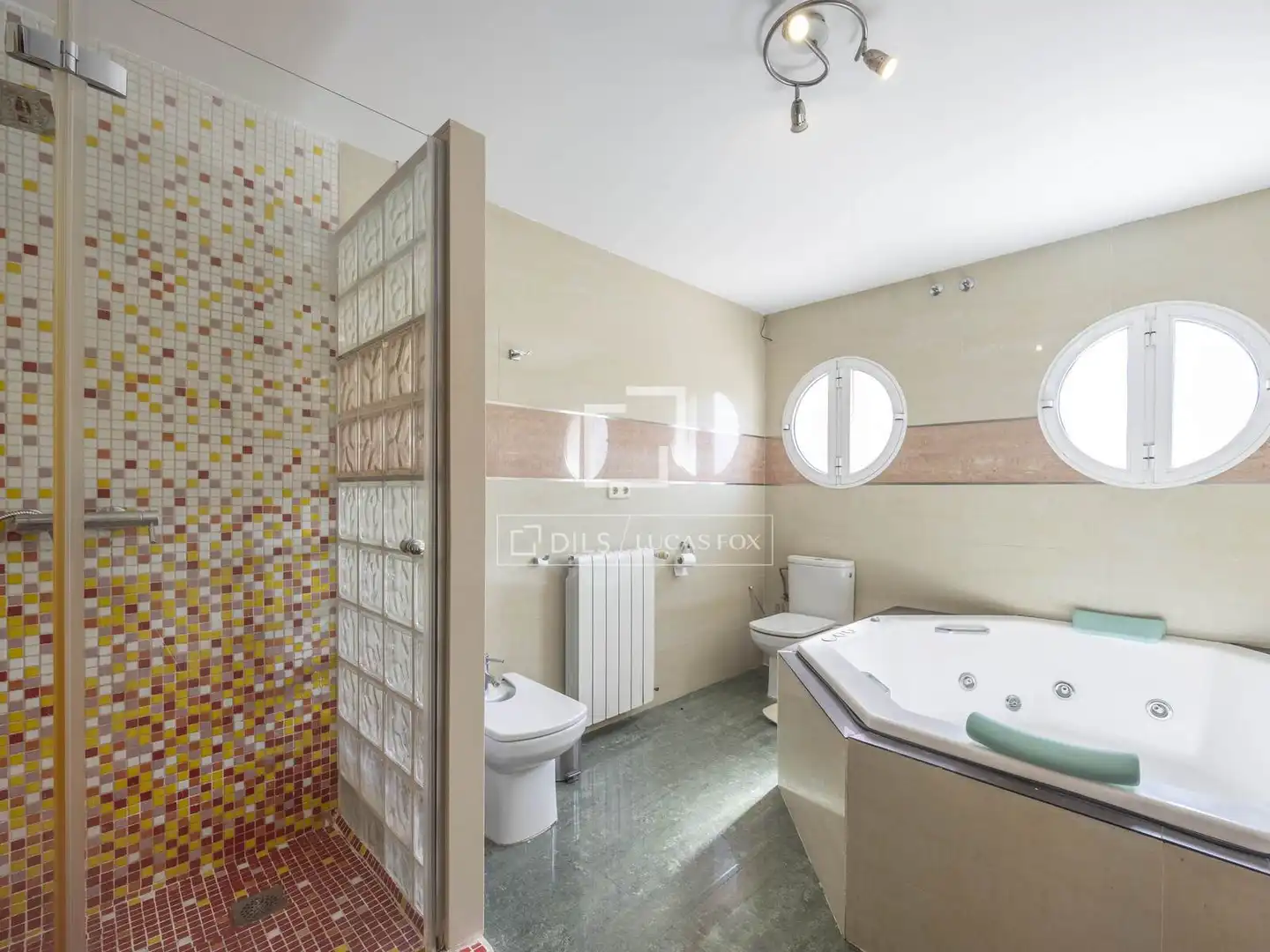 Bathroom of Houses for sale in La Pobla de Vallbona  with Air Conditioner, Heating and Private garden