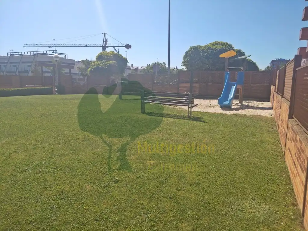 Jardín de Piso en venta en Cáceres con Aire acondicionado, Jardín privado y Piscina comunitaria