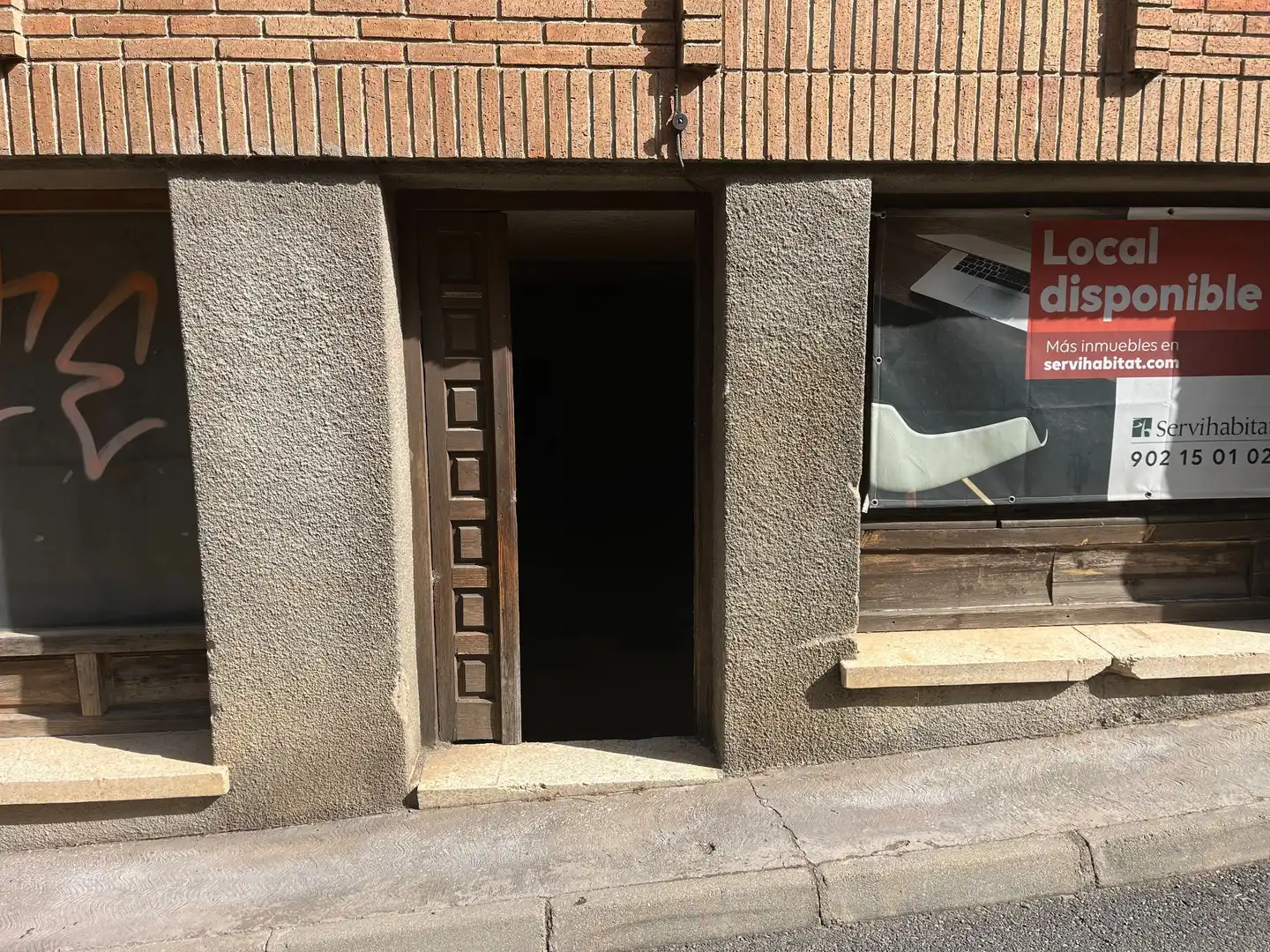 Vista exterior de Local en venta en Arenas de San Pedro