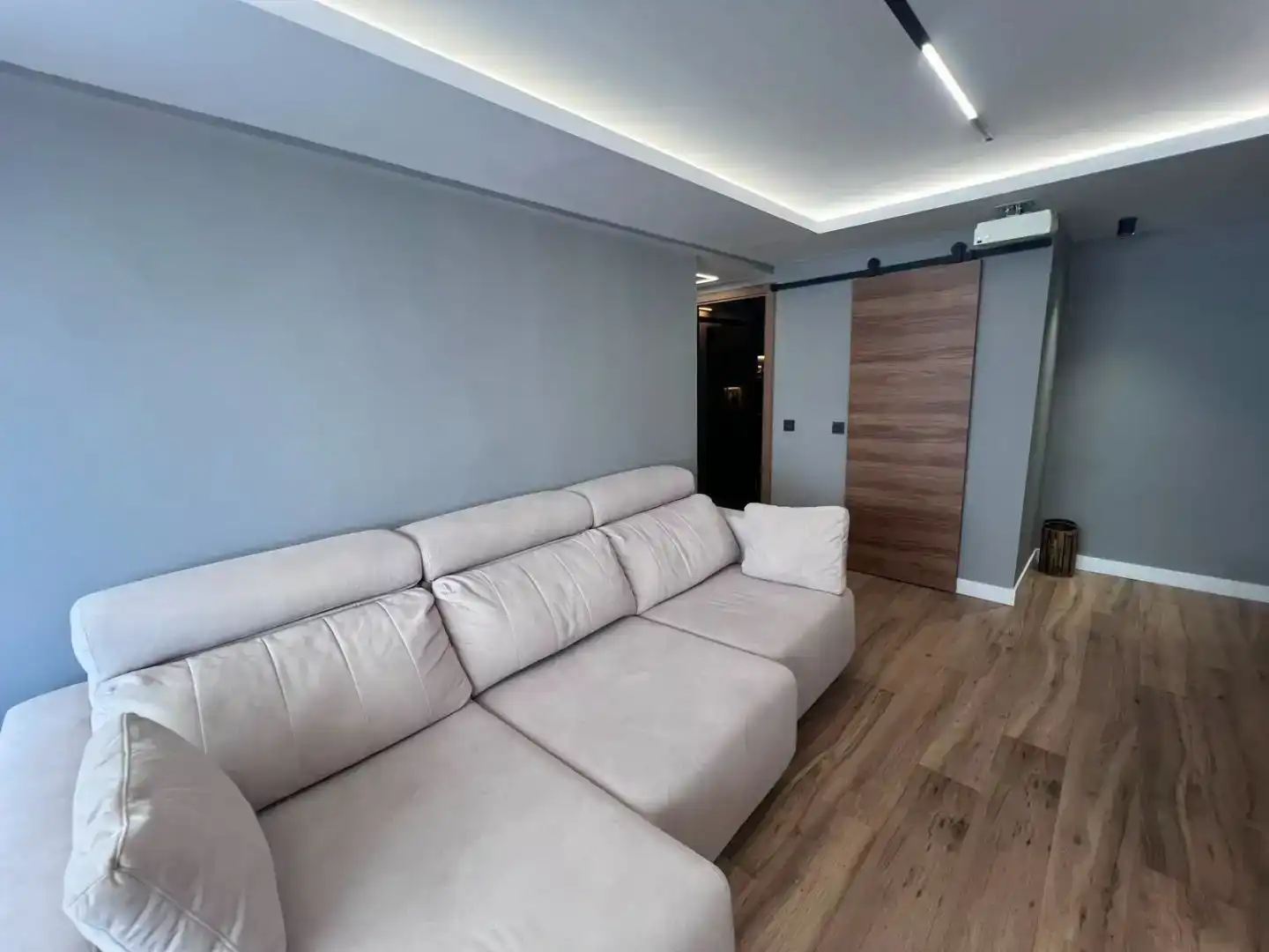 Sala d'estar de Pis en venda en Estepona amb Aire condicionat, Parquet i Piscina