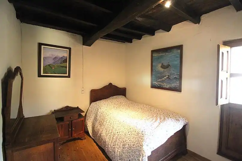 Schlafzimmer von Einfamilien-Reihenhaus zum Verkauf in Ponga mit Klimaanlage, Heizung und Möbliert