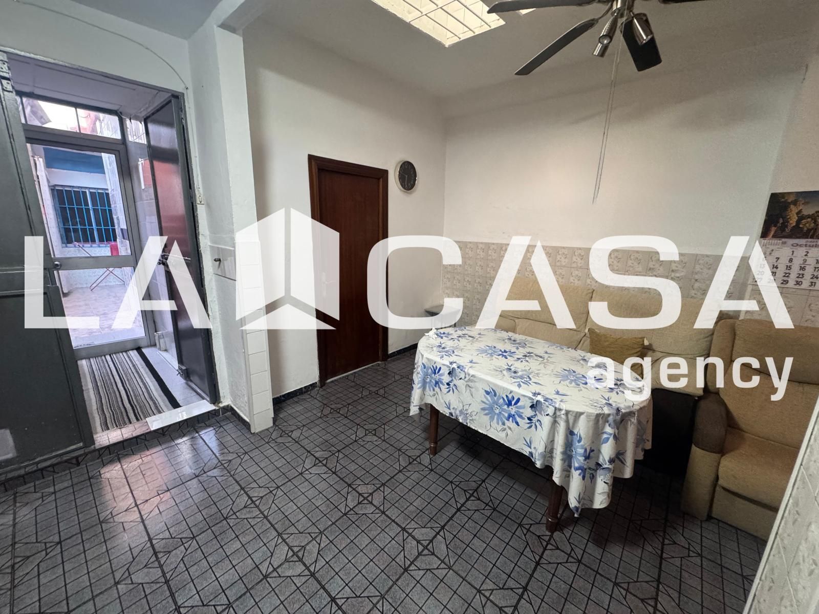 House or chalet for sale in  Sevilla Capital  with Terrace and Storage room
