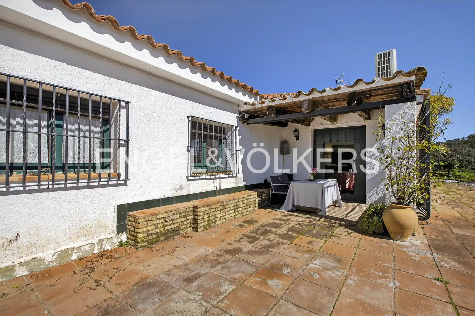 Vista exterior de Finca rústica en venta en El Castillo de las Guardas con Aire acondicionado, Calefacción y Jardín privado