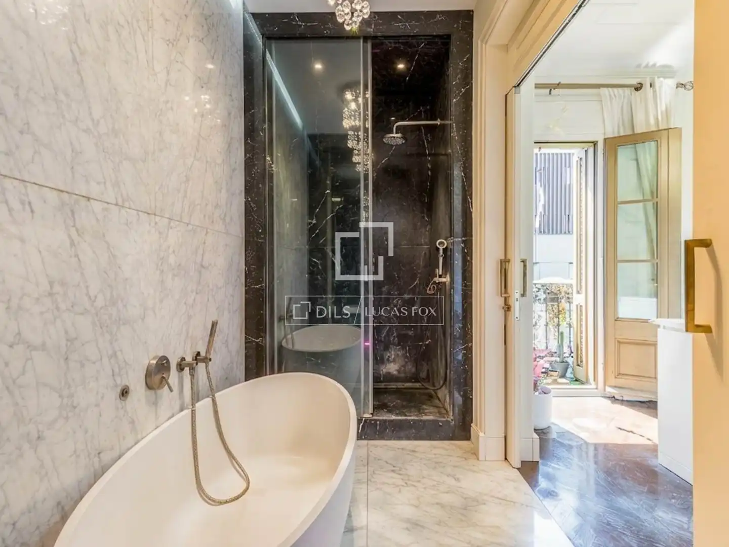 Badezimmer von Wohnung zum Verkauf in Barcelona mit Klimaanlage, Parkett und Terrasse