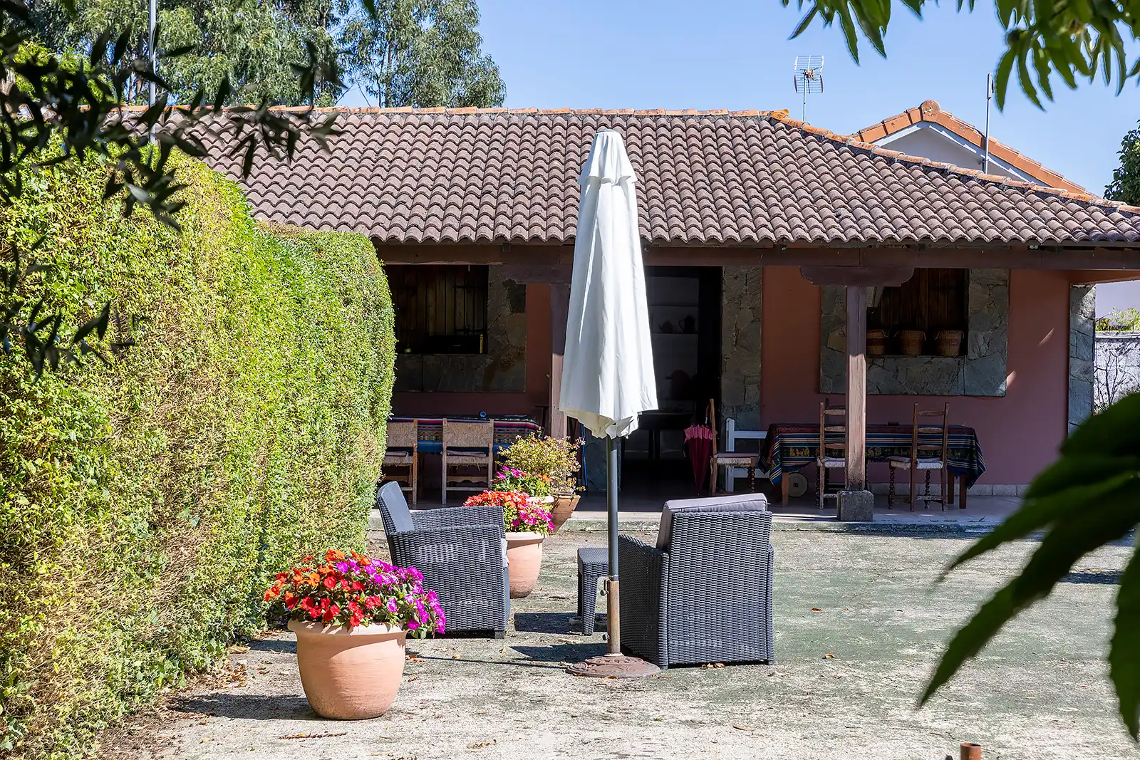Terraza de Casa o chalet en venta en Oleiros con Calefacción, Jardín privado y Piscina
