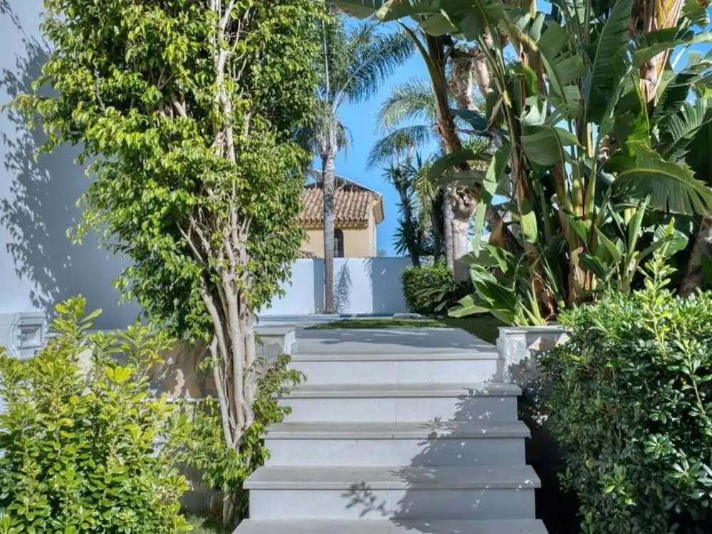 Vista exterior de Casa o chalet de alquiler en Marbella con Aire acondicionado, Jardín privado y Terraza