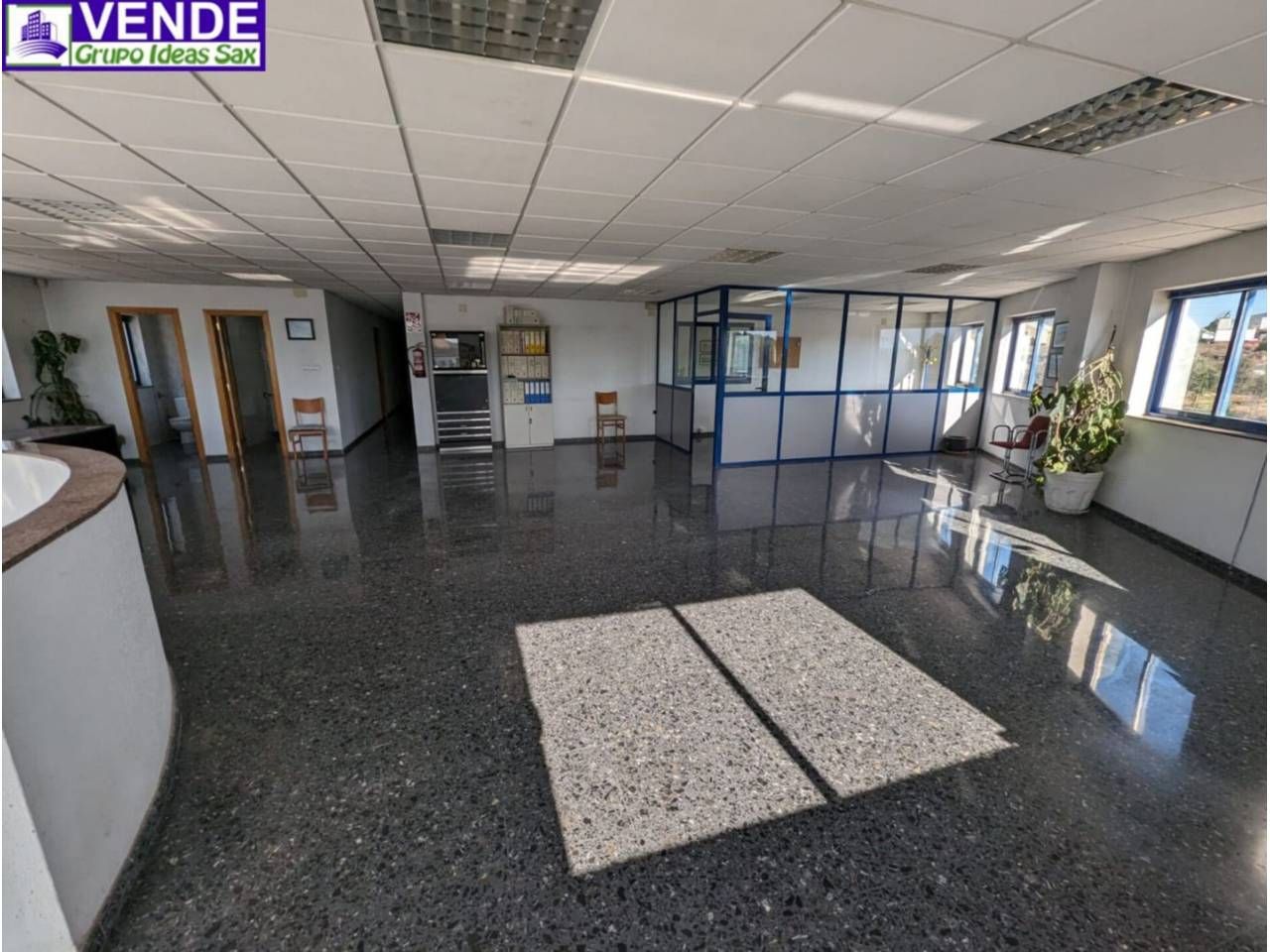 Oficina de lloguer en Sax