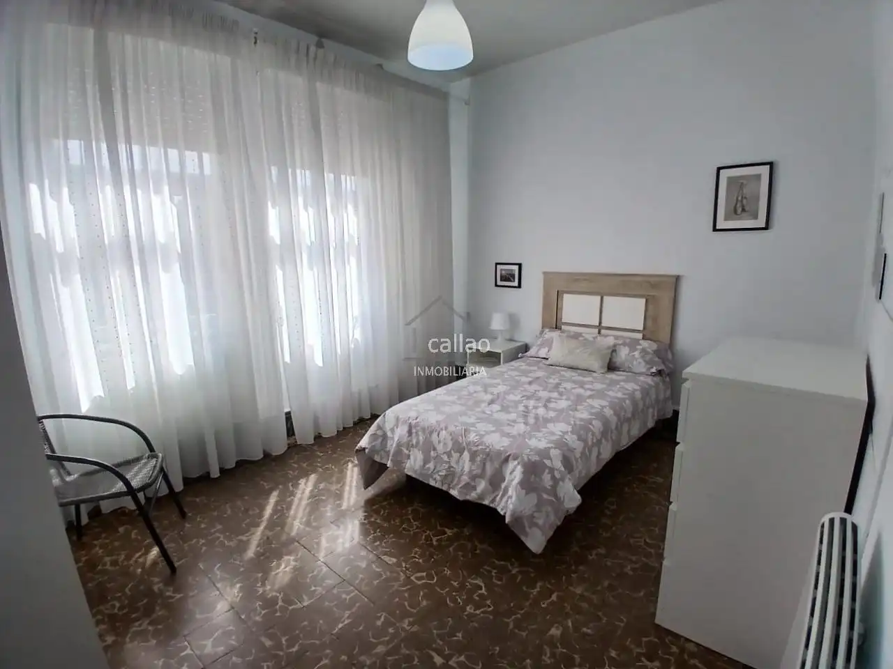 Habitación de Piso de alquiler en Ferrol con Calefacción y Amueblado