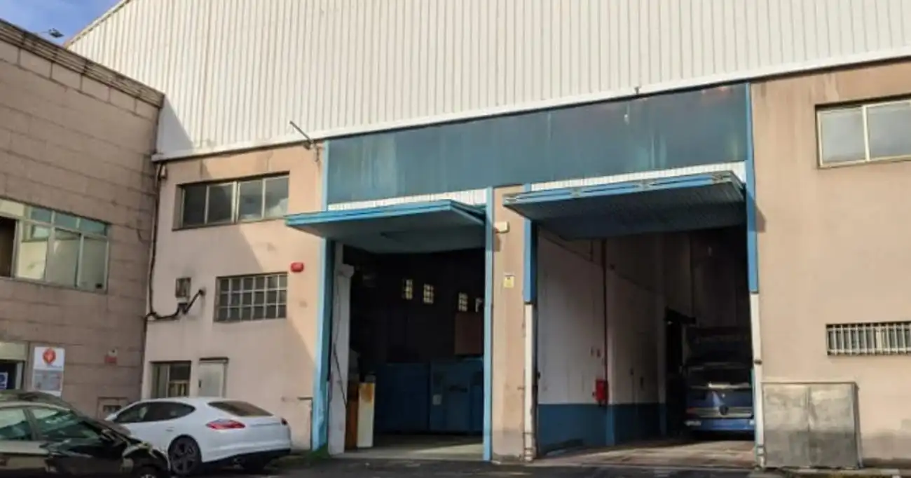 Industrial building for sale in Calle de Gambrinus 61