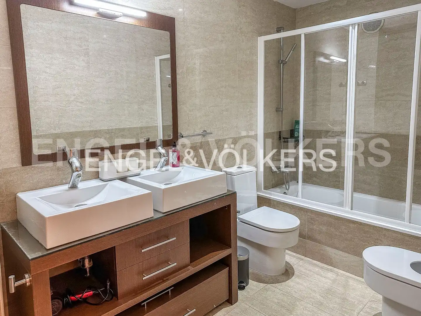 Badezimmer von Dachboden zum Verkauf in Barcelona mit Klimaanlage, Heizung und Terrasse