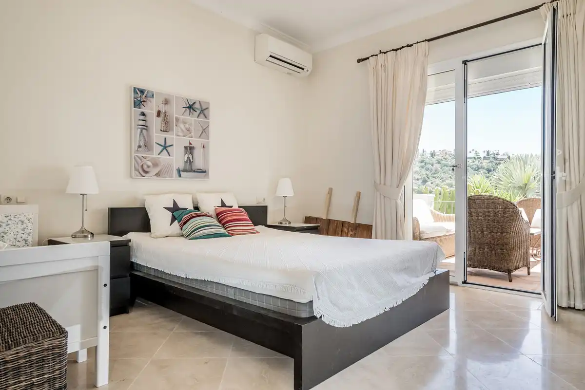 Dormitori de Casa o xalet en venda en Málaga amb Aire condicionat, Terrassa i Moblat