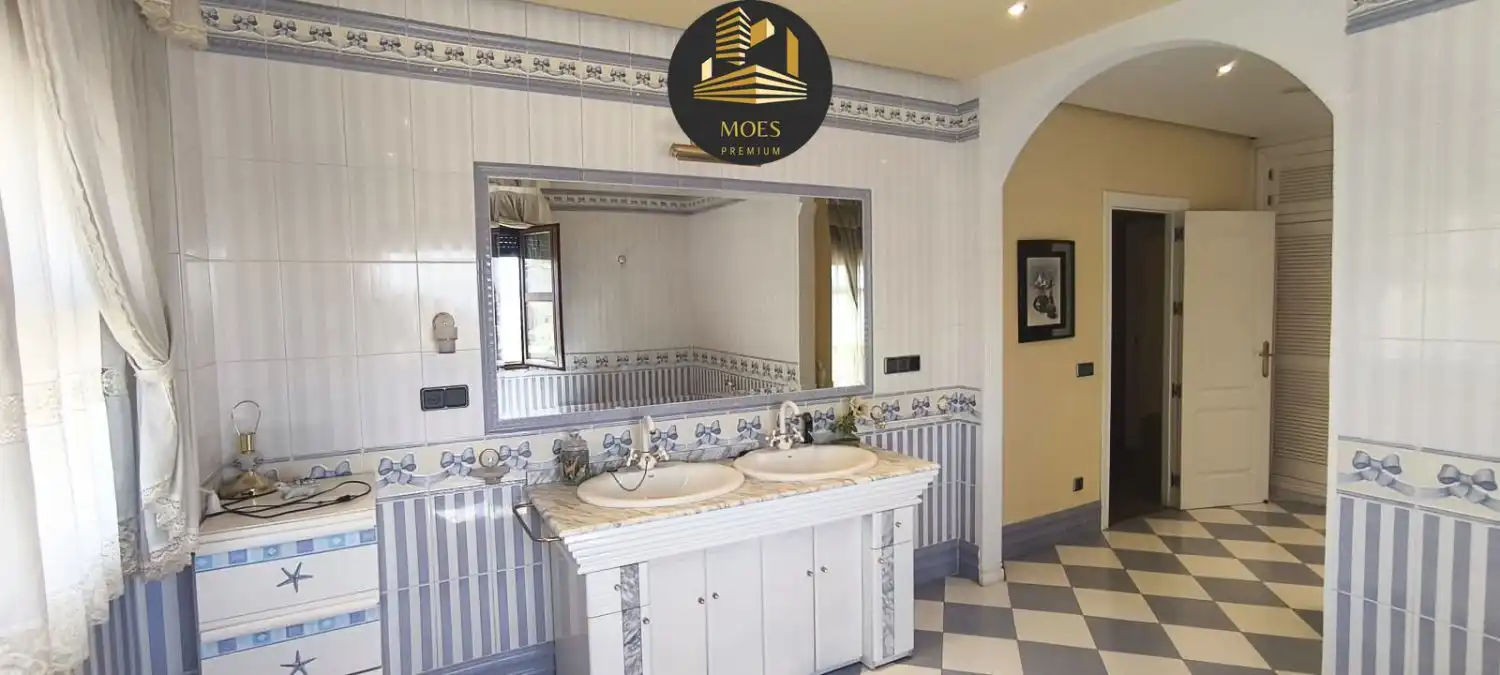 Badezimmer von Haus oder Chalet zum Verkauf in Úbeda mit Klimaanlage, Heizung und Terrasse
