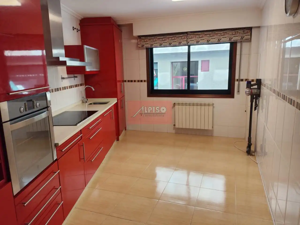 Cuina de Apartament en venda en Ourense Capital  amb Calefacció i Terrassa