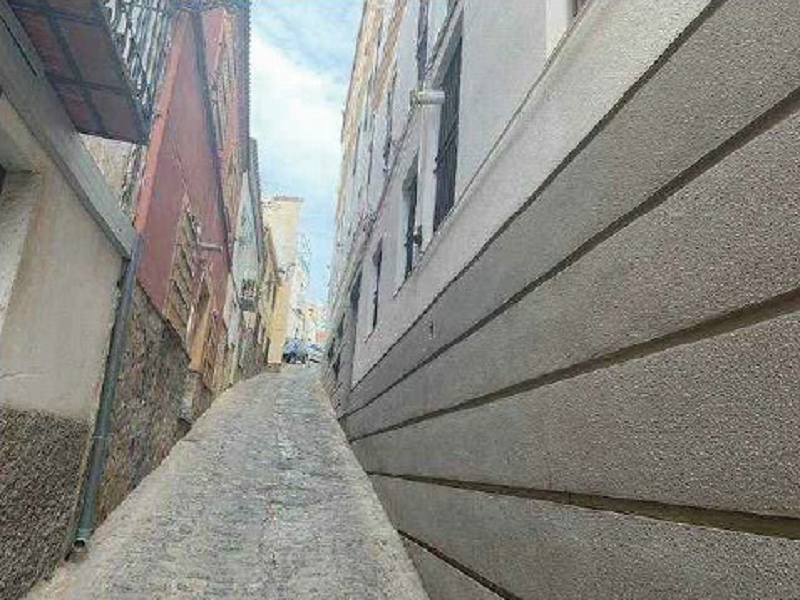 Vista exterior de Local en venda en  Jaén Capital
