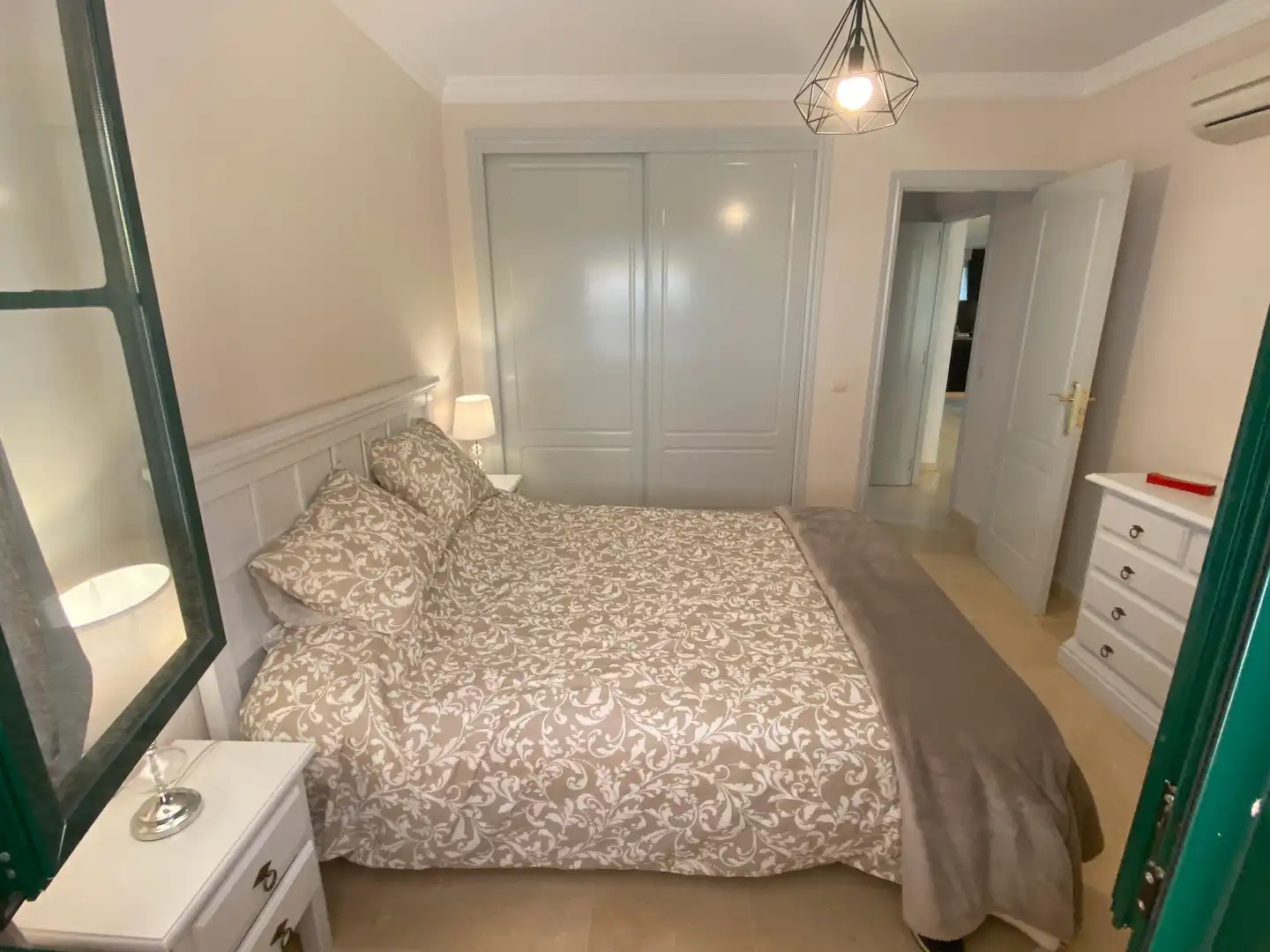 Habitación de Planta baja de alquiler en Estepona con Aire acondicionado, Calefacción y Terraza