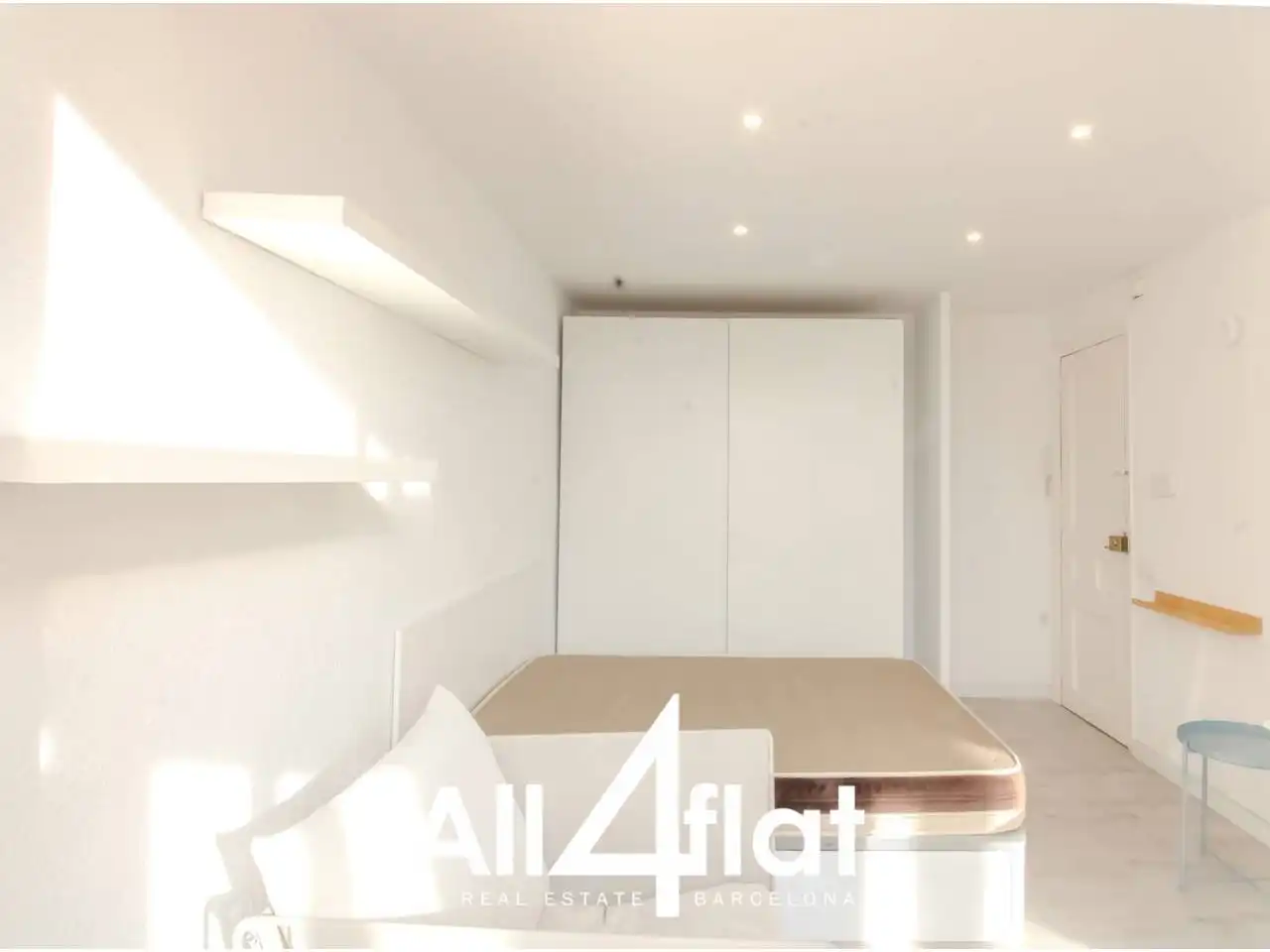 Schlafzimmer von Dachboden zur Miete in Barcelona mit Klimaanlage, Heizung und Parkett