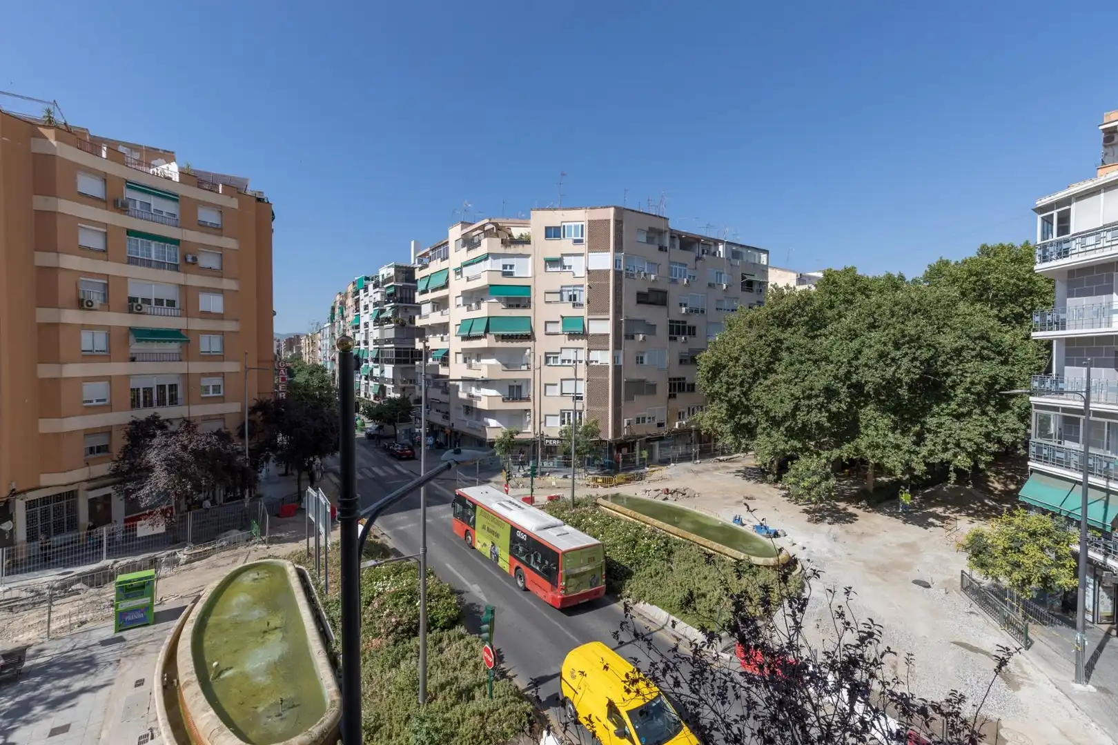 Außenansicht von Wohnung zum Verkauf in Granada mit Balkon