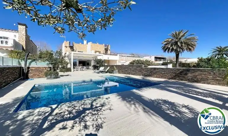 Casa con piscina en venta en Carrer Llobregat, imagen 7