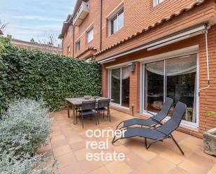 Jardí de Casa adosada en venda en Sant Cugat del Vallès amb Aire condicionat, Calefacció i Terrassa